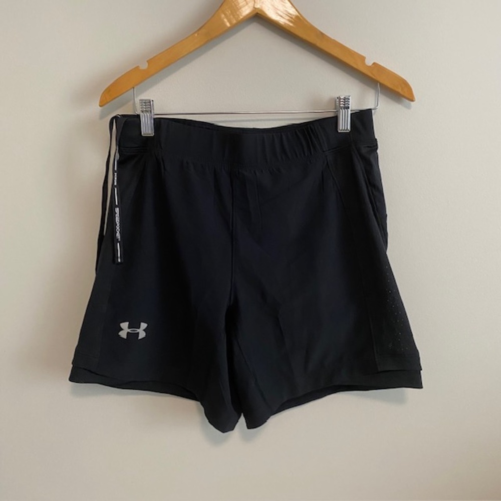 Under Armour Men Black Athletic Shorts Size M